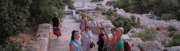 Group of singles travellers in the Tuscan sunshine