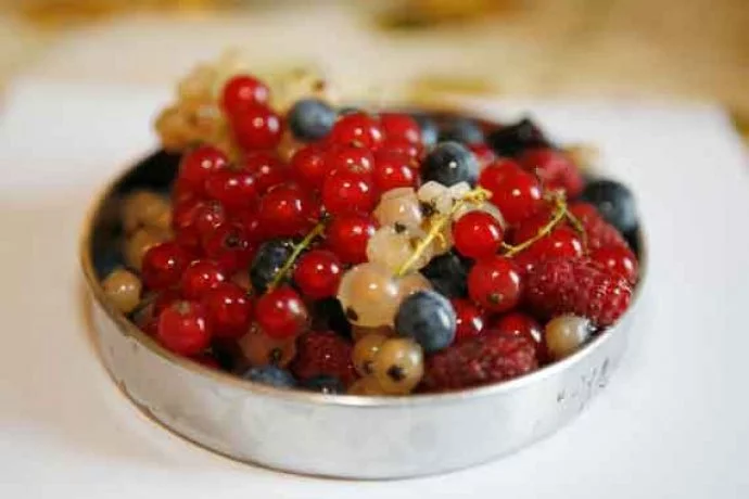 Fresh looking berries ready to be eaten.