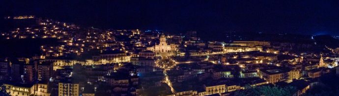 A view of Modica's stunning architecture by night