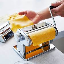 Pasta maker machine