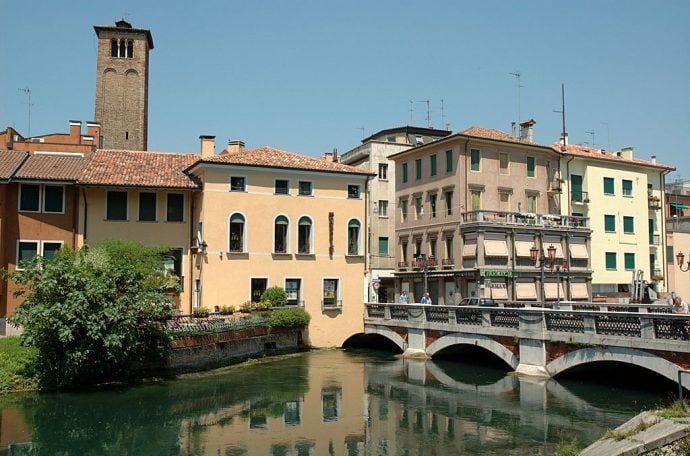 Treviso bridge and buildings