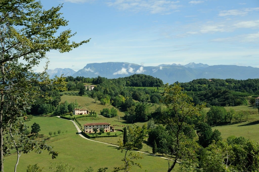 shows green hills of the veneto region of Italy