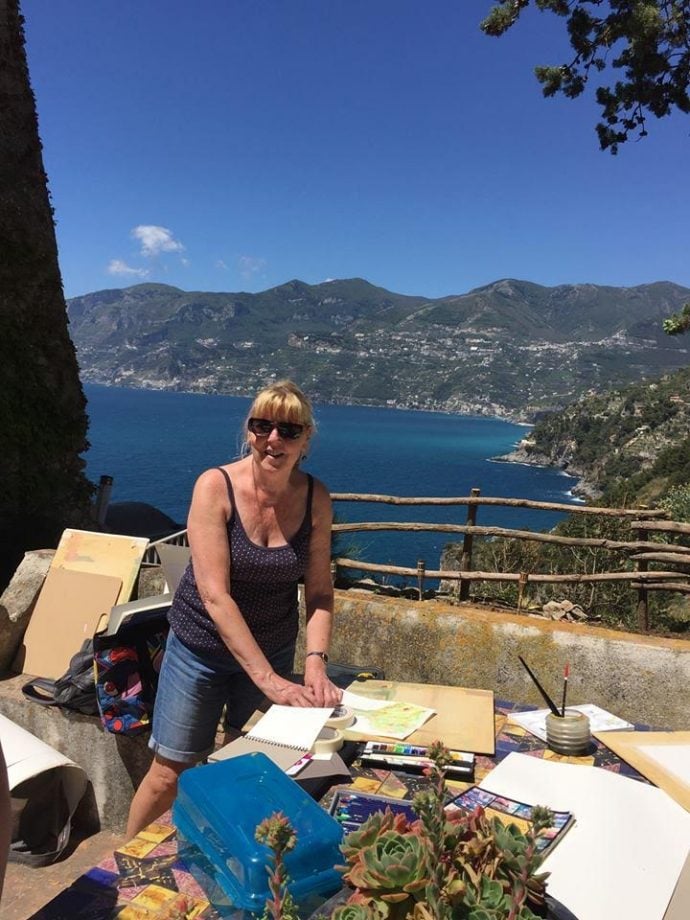 Charlotte painting guest in Amalfi