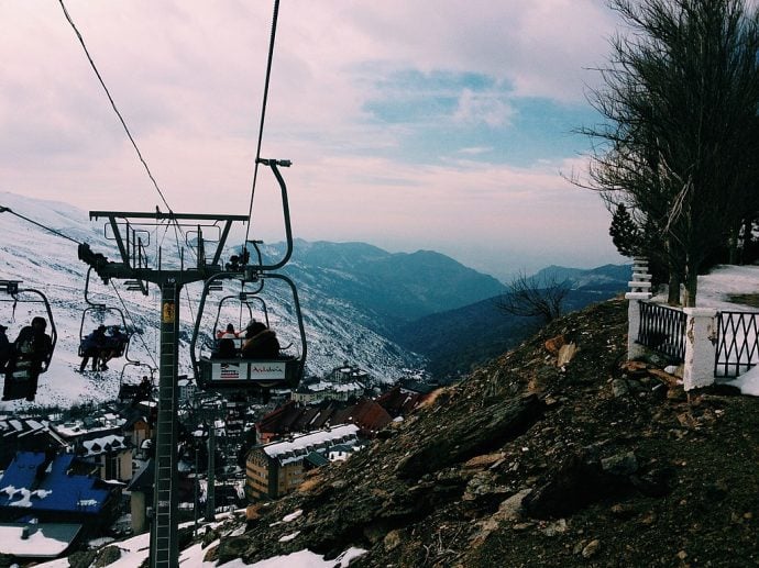Teleférico de Sierra Nevada y vista de las montañas