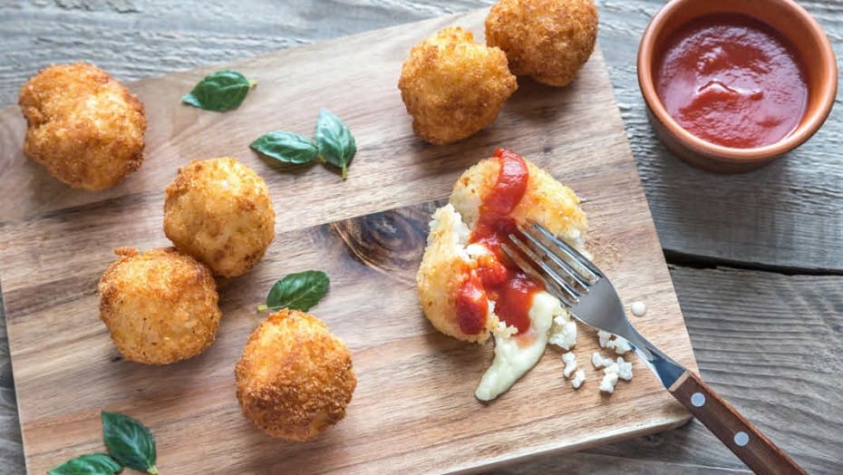 Recipe to make crispy Arancini balls of deep fried rice filled with mozzarella.