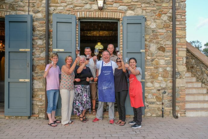 Group of solo travellers in Tuscany