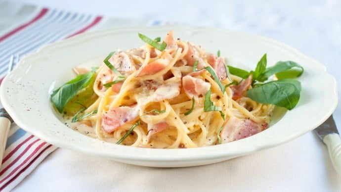 A dish of creamy carbonara 