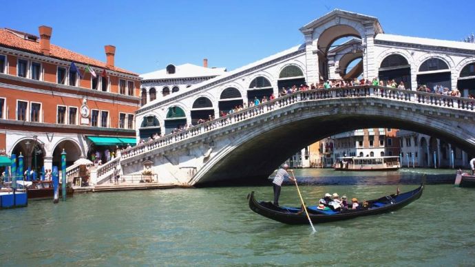 The famous Rialto Bridge