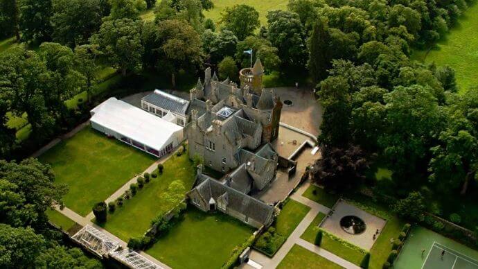 How about Carlowrie Castle for an Edinburgh festive fling?