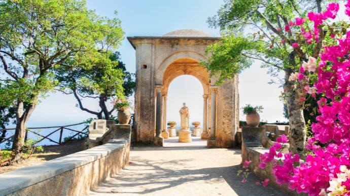 Stunning walkway arch in Ravello, Amalfi beside the clifftops