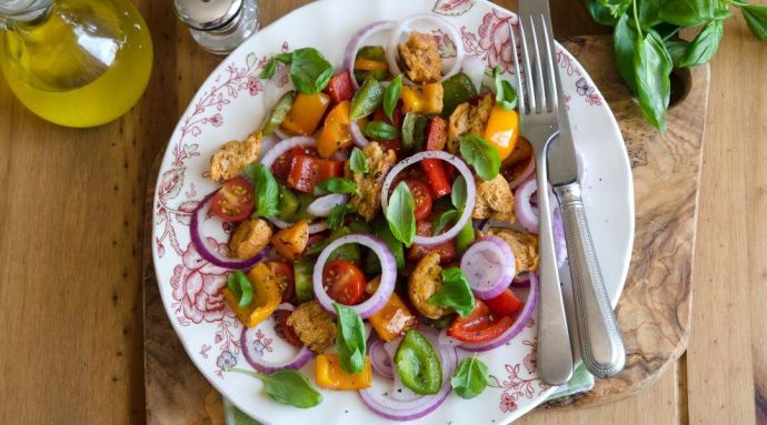 A bowl of a Tuscan salad called Panzanella 