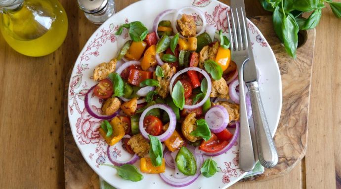 A bowl of a Tuscan salad called Panzanella 