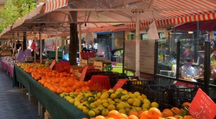 An Italian food market to grab fresh food from