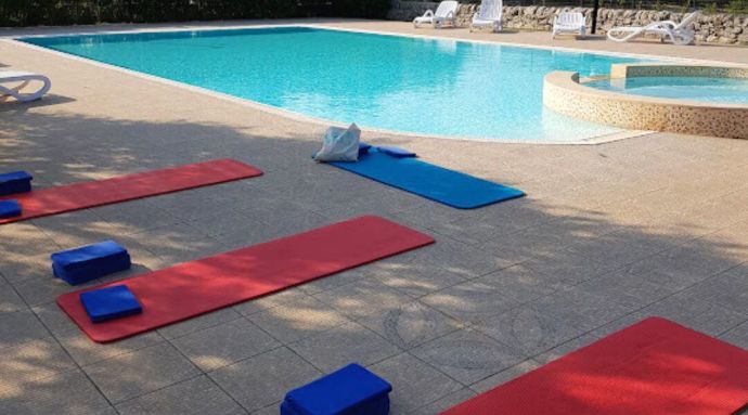 Pilates material sat by the poolside ready for a class
