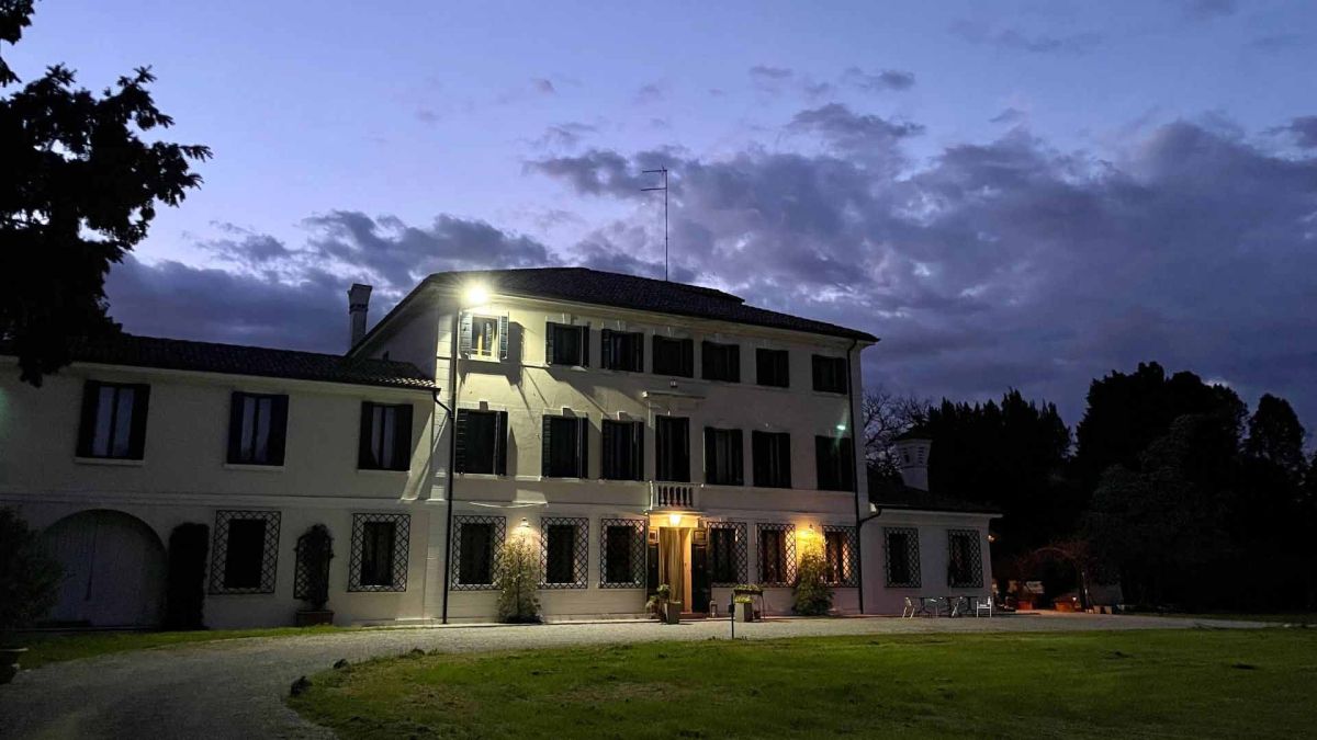 Villa Domenica Relais at night - Our Venetian getaway - take a look inside
