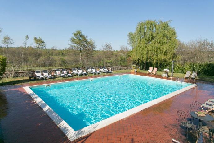 Umbria villa pool