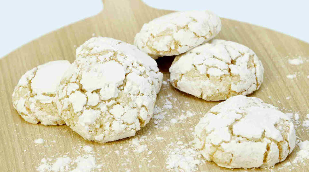 Ghriba Bahla moroccan almond cookies.