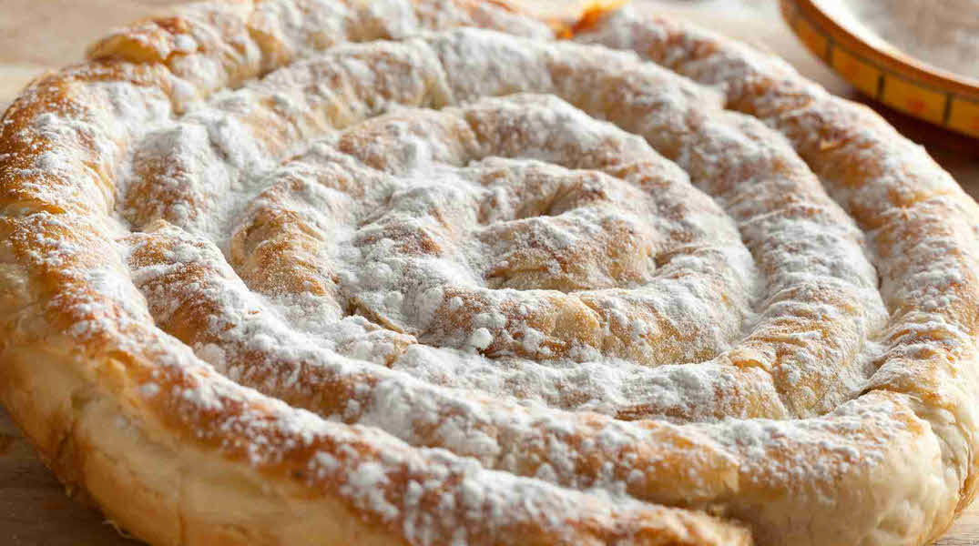 M’hanncha moroccan snake cake.