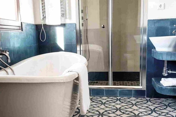 Hacienda Bathroom – Blue Tiles