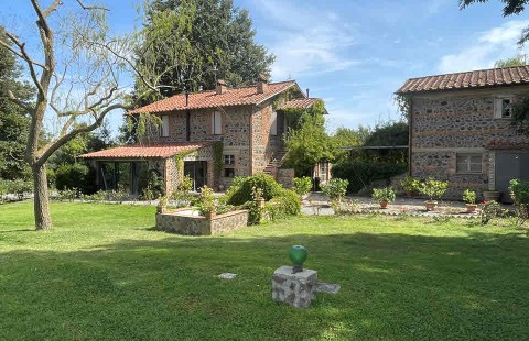 After breakfast an art lesson covering the elements of composition and colour.