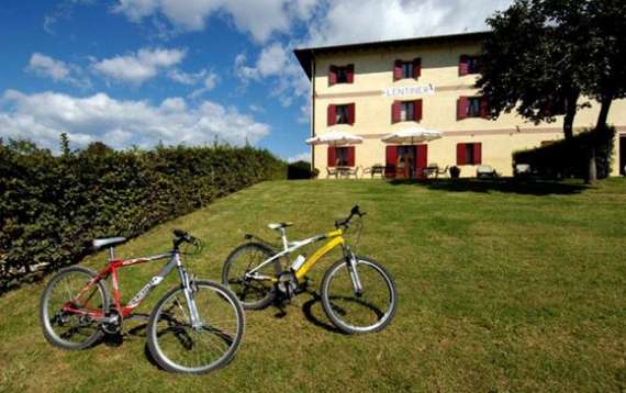 Villa in Venice with two bicycles in front. Villa in Venice with two bicycles in front.